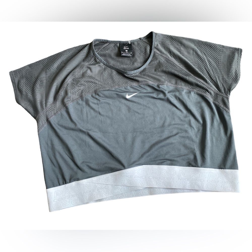 Nike Pro Twist Crop Top
